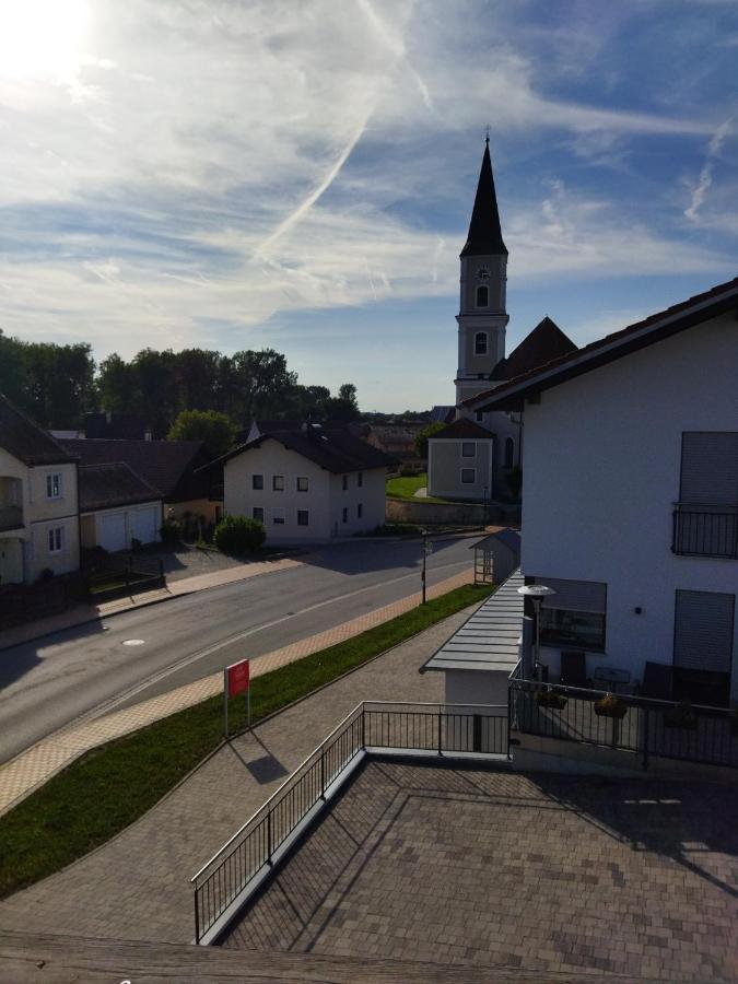 Aussergewoehnliche Atelierferienwohnung Mit Balkon An Der Donau Winzer Ngoại thất bức ảnh